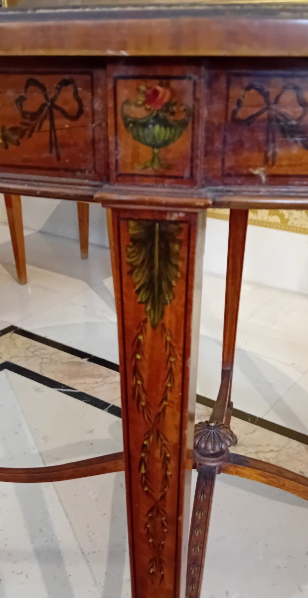 Elegant Veneered And Painted Table-photo-3