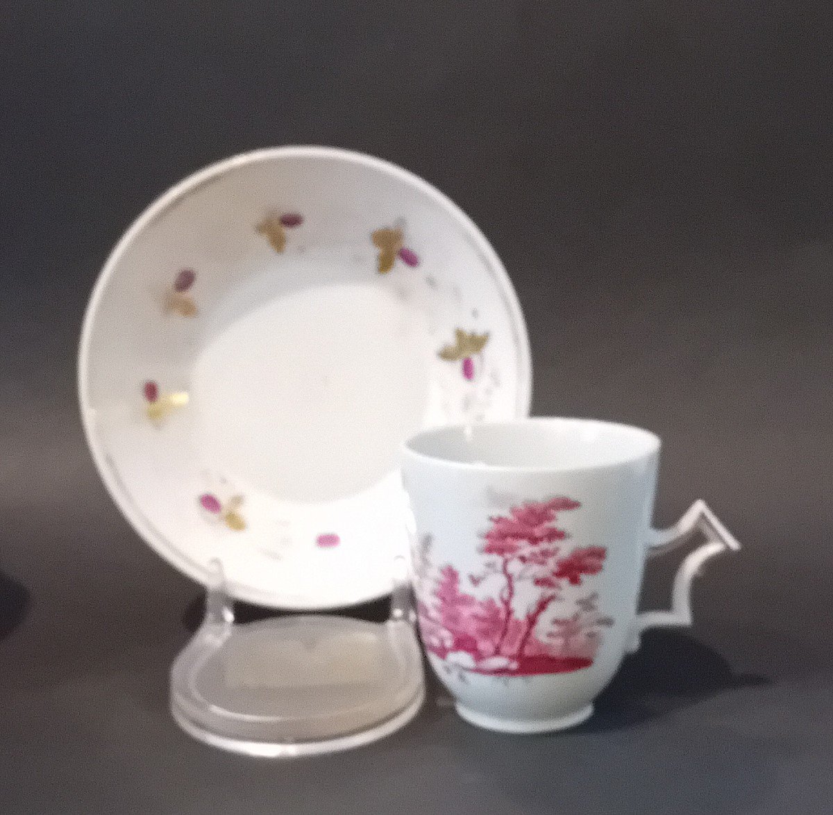 Tasse Et Soucoupe En Porcelaine Décorées En Camaïeu Et Dorure-photo-4