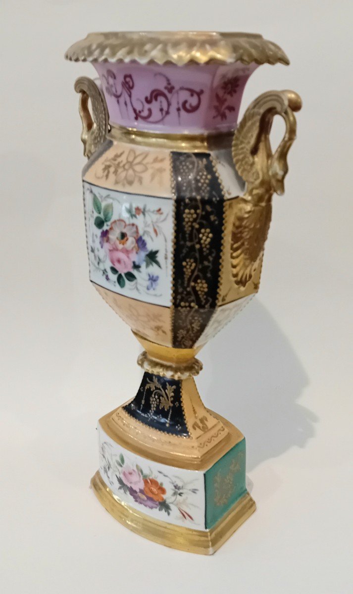 Antique French Empire Vase In Decorated And Gilded Porcelain-photo-1