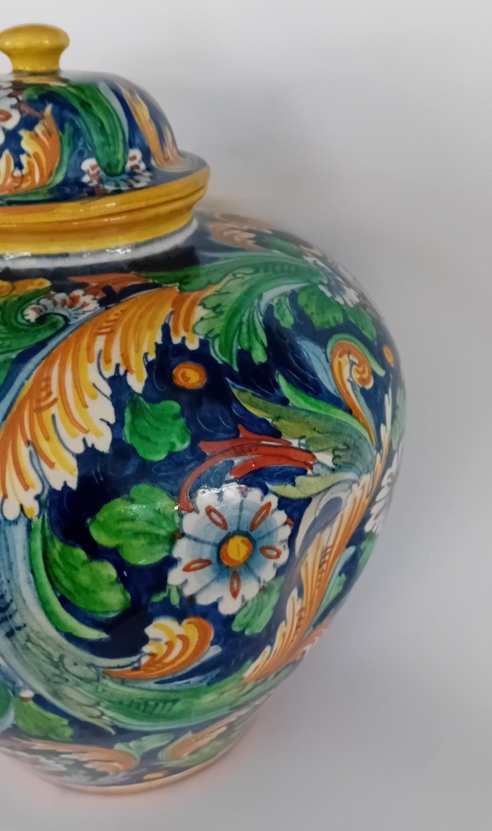 Large Venetian Majolica Bowling Vase-photo-1