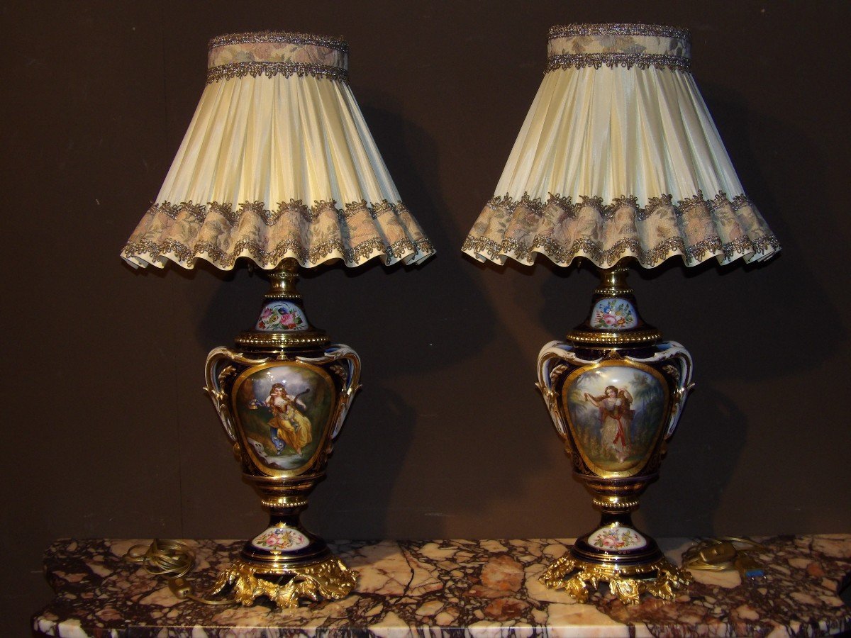 Paire De Lampadaires En Porcelaine De Vieux Paris