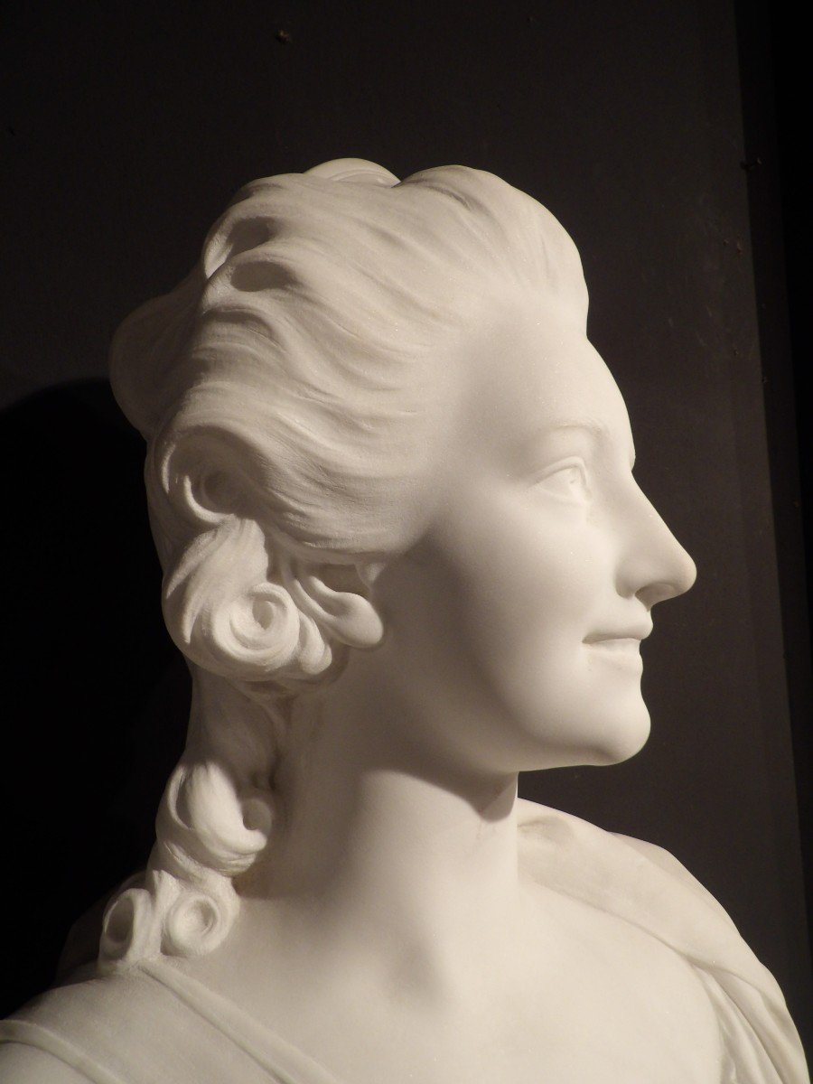 E Chretien - Important Sculpture In Carrara Marble Of The Young Marie-antoinette-photo-2