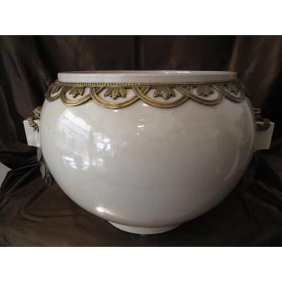 Un cache pot en faience 