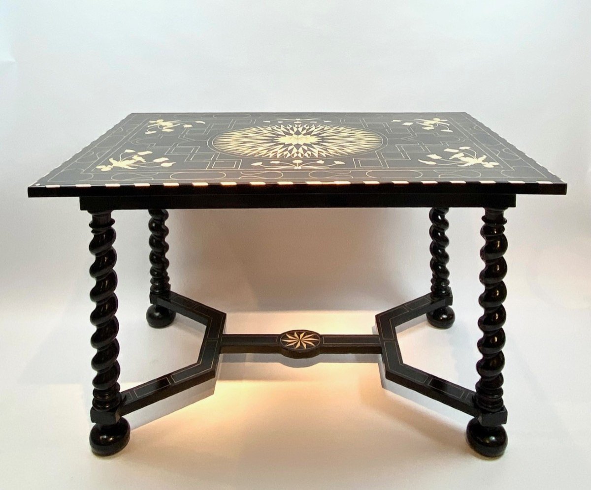 An 18th Century Central Table In Ebonized Wood And Inlaid With Bone.-photo-3