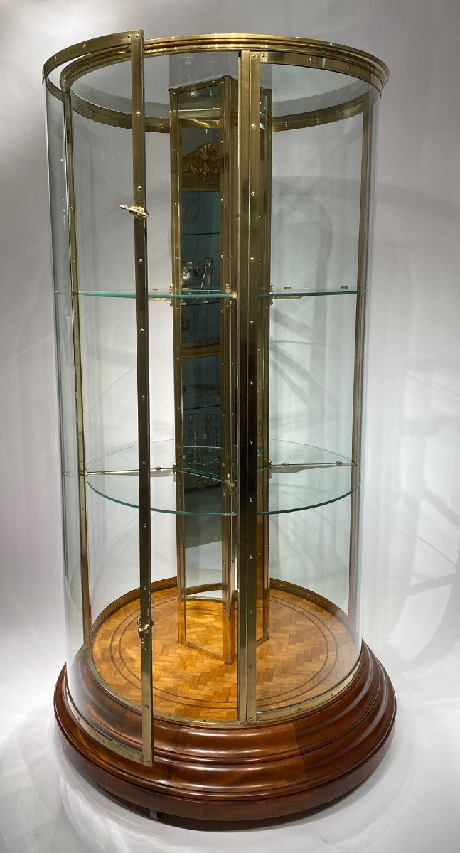 Important Round Brass Display Cabinet.-photo-4