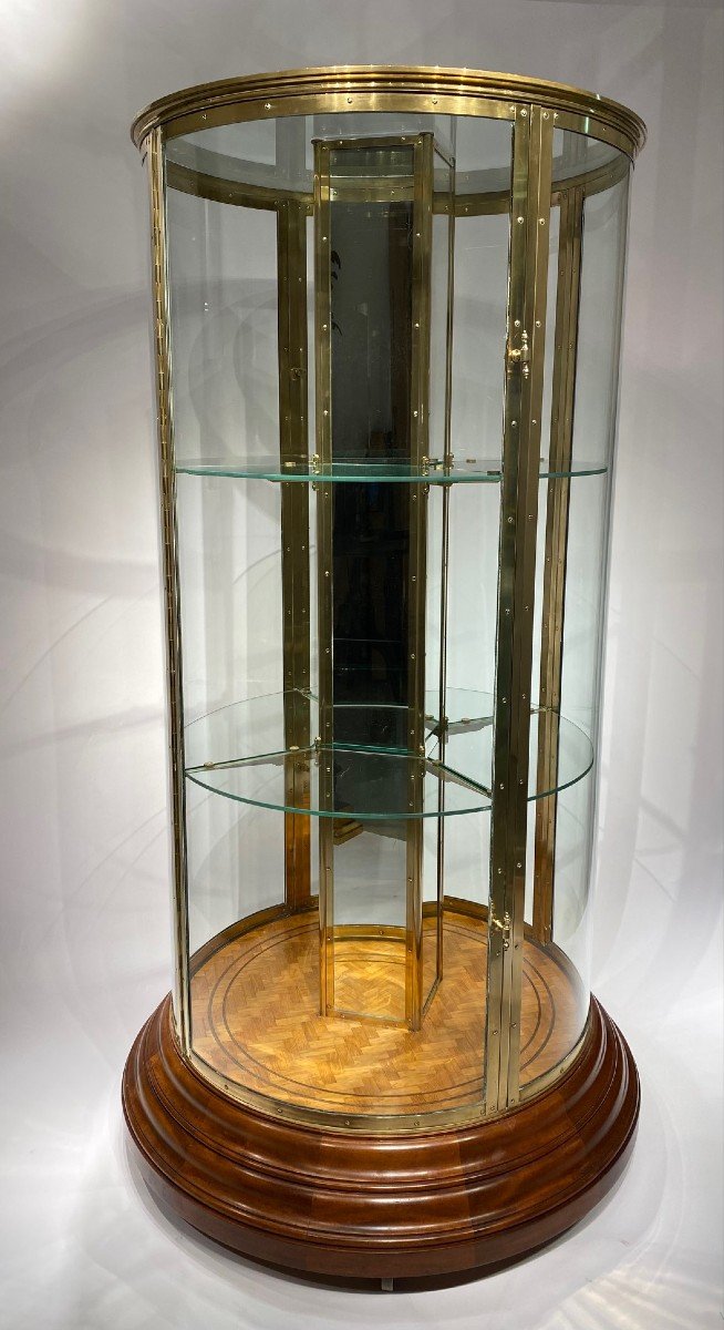 Important Round Brass Display Cabinet.-photo-5