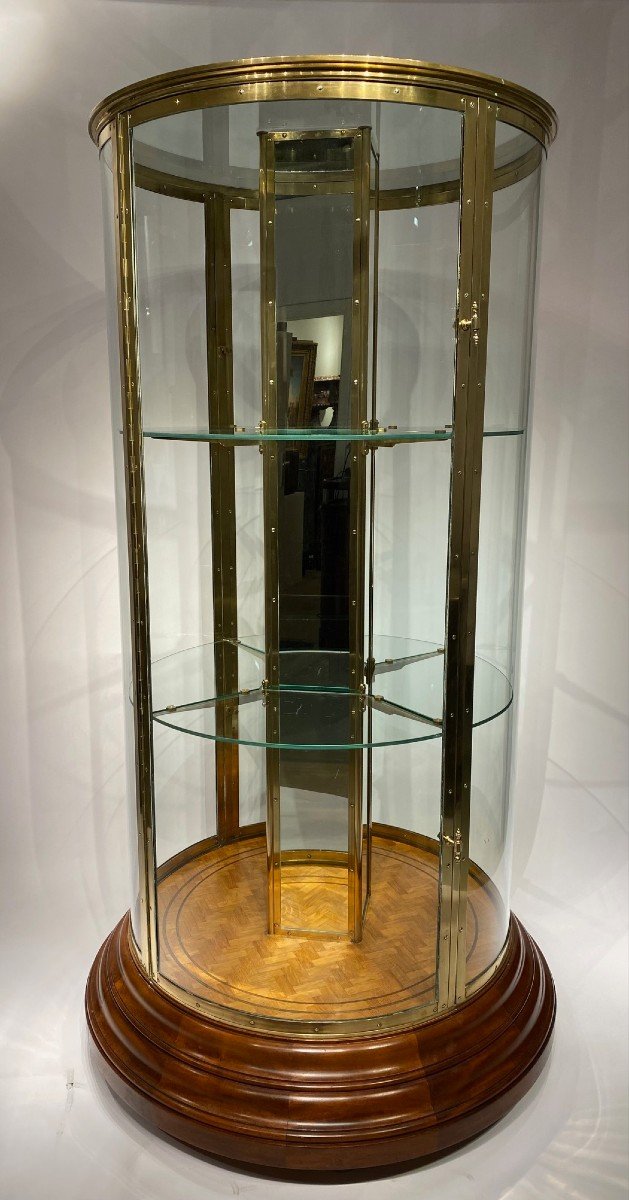 Important Round Brass Display Cabinet.-photo-8