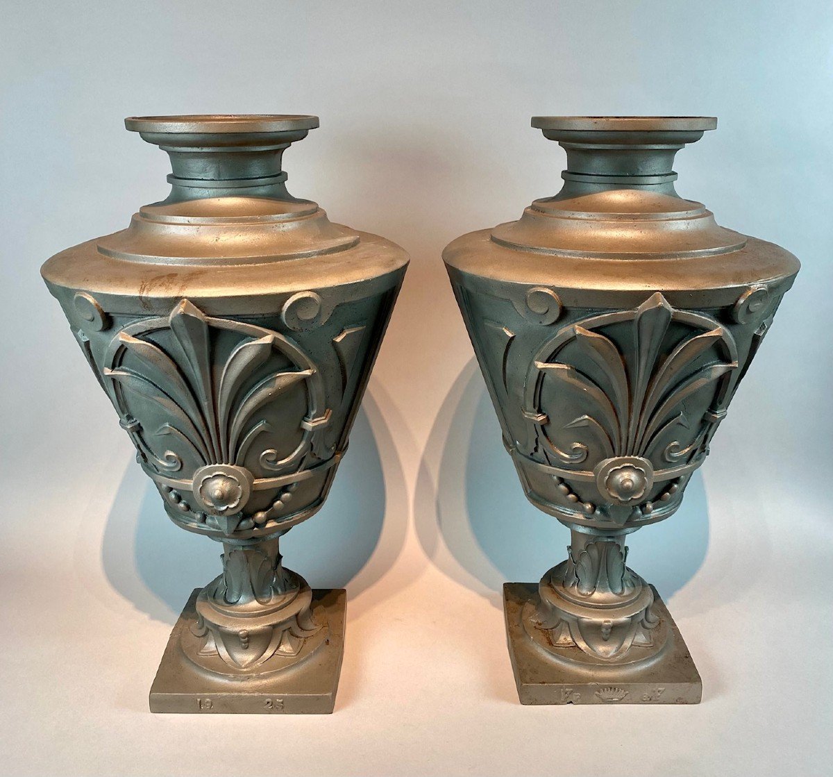 Une Belle Paire De Vases En Fonte, FP & F, 1925-photo-2