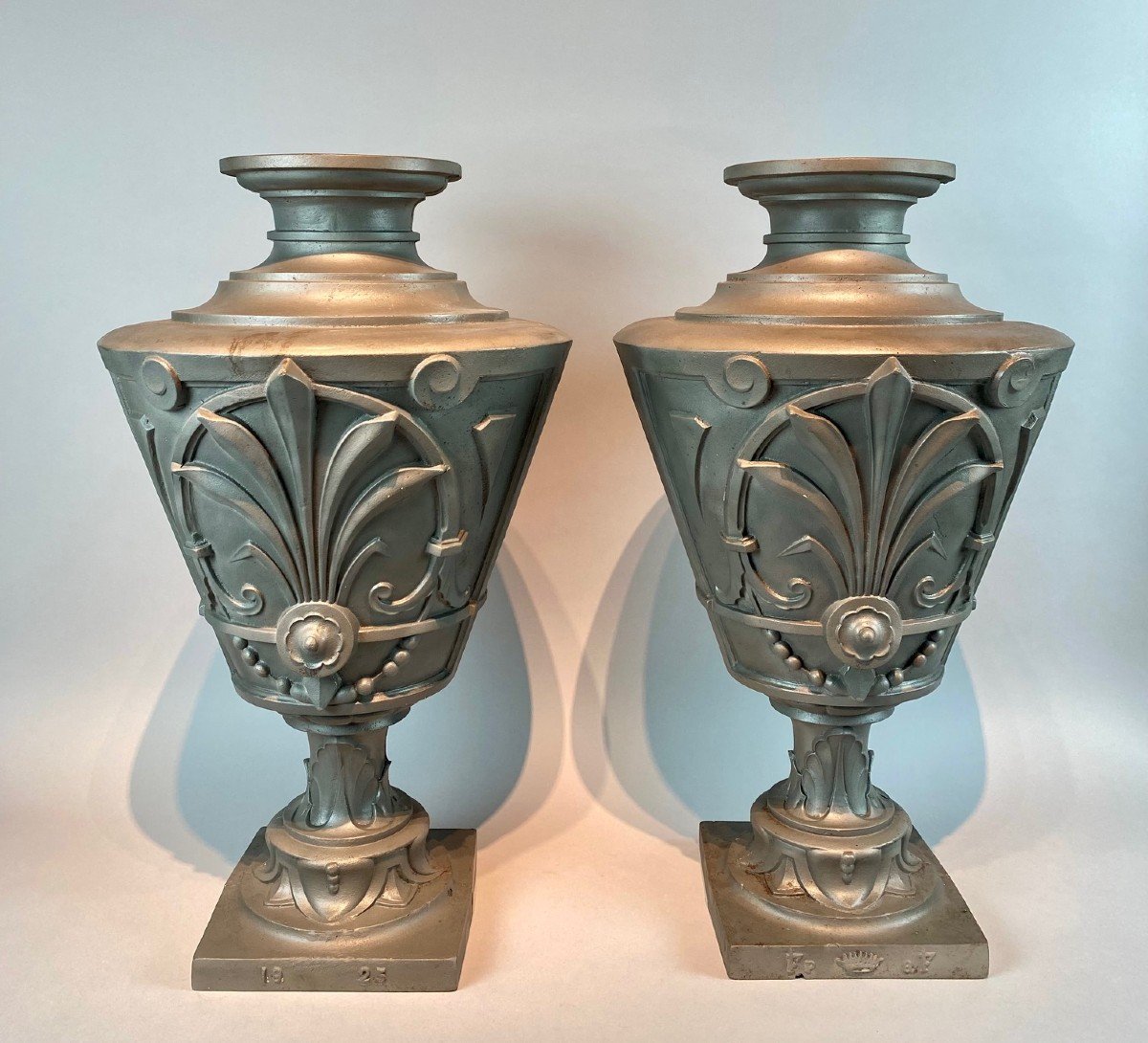 Une Belle Paire De Vases En Fonte, FP & F, 1925-photo-3