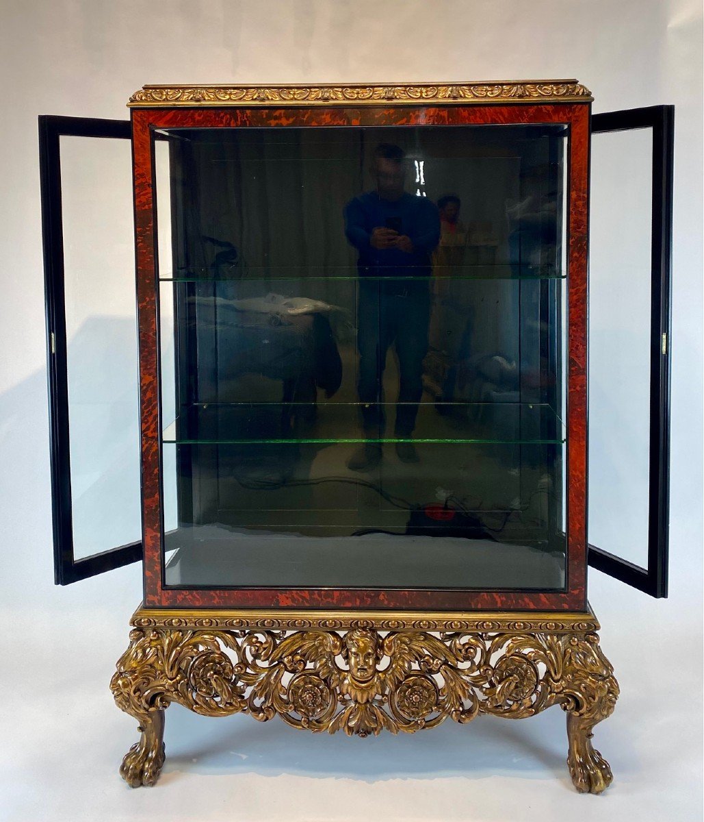 Une Vitrine  De Style Louis XV En écaille De Tortue Et Bois Doré Par Maison Franck-photo-2