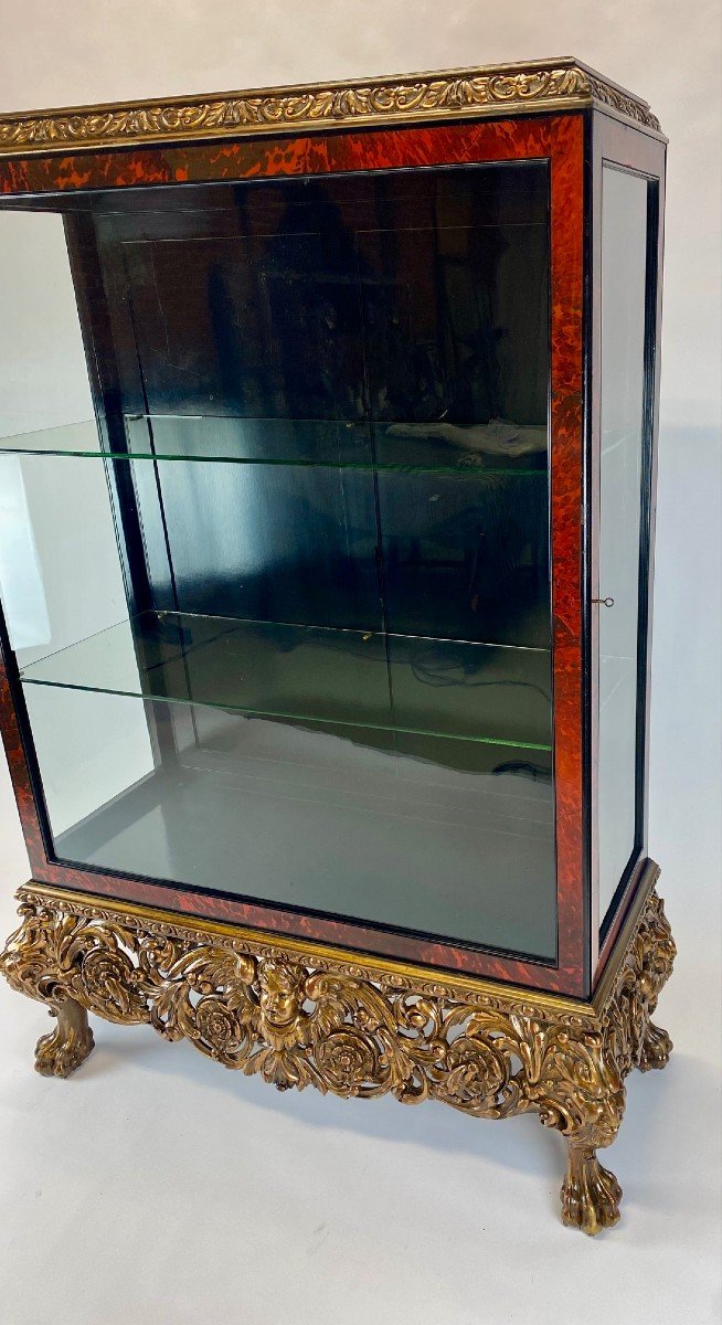 Une Vitrine  De Style Louis XV En écaille De Tortue Et Bois Doré Par Maison Franck-photo-1