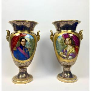Paire De Vases En Porcelaine De Bayeux.