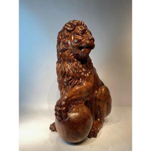Un Magnifique Lion Médicis  Sculpté En Bois De Tilleul, Grandeur Nature