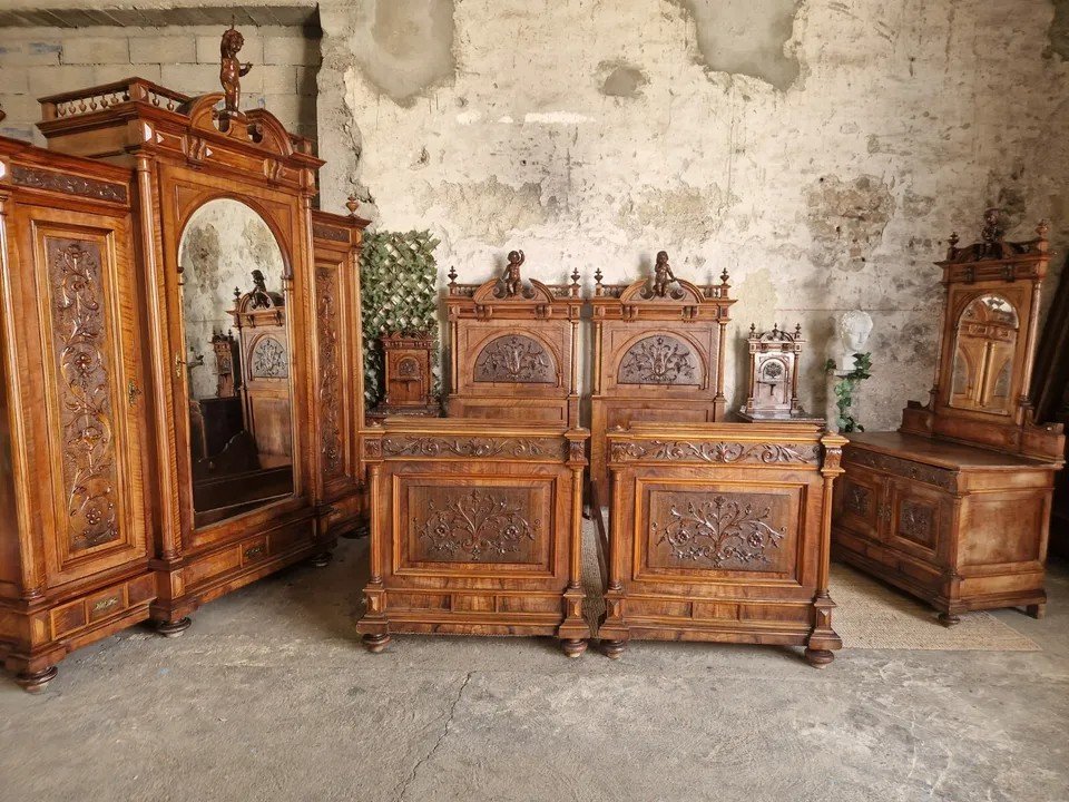 Antique Italian Renaissance Style Bedroom Set-photo-3