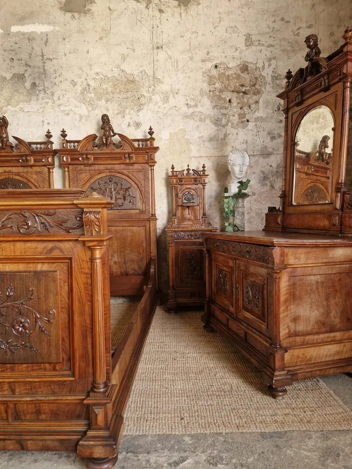 Antique Italian Renaissance Style Bedroom Set-photo-2