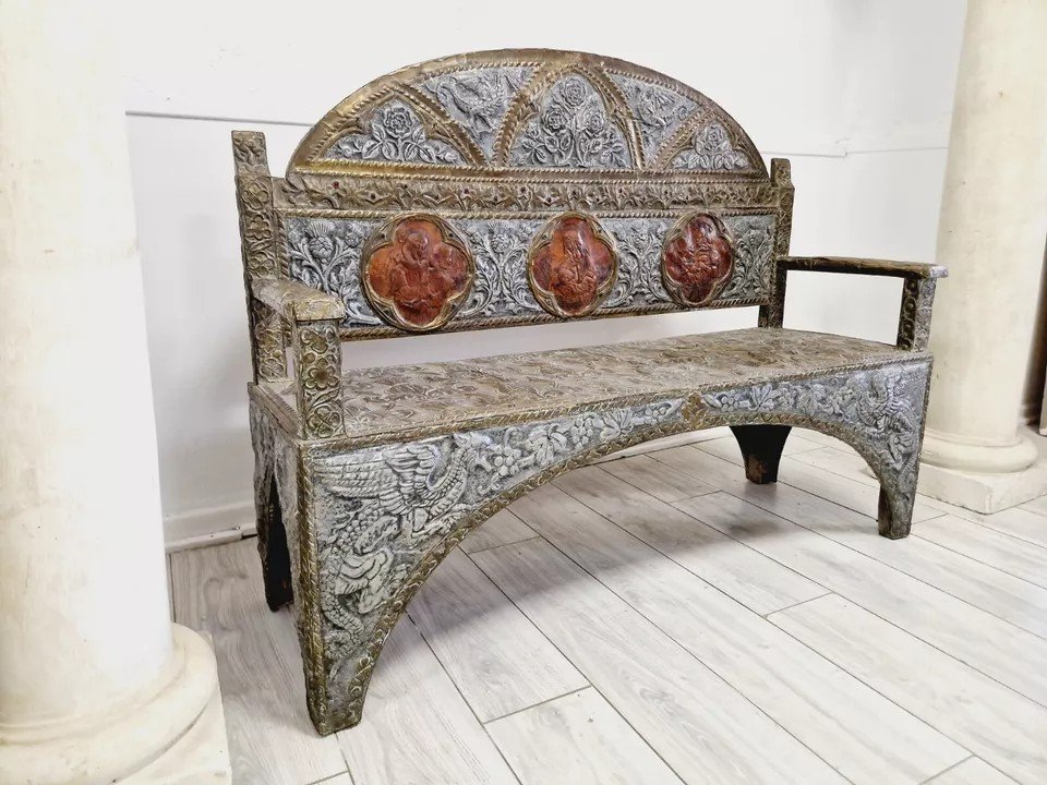 Antique Spanish Sofa In Embossed Metal And Brass-photo-4