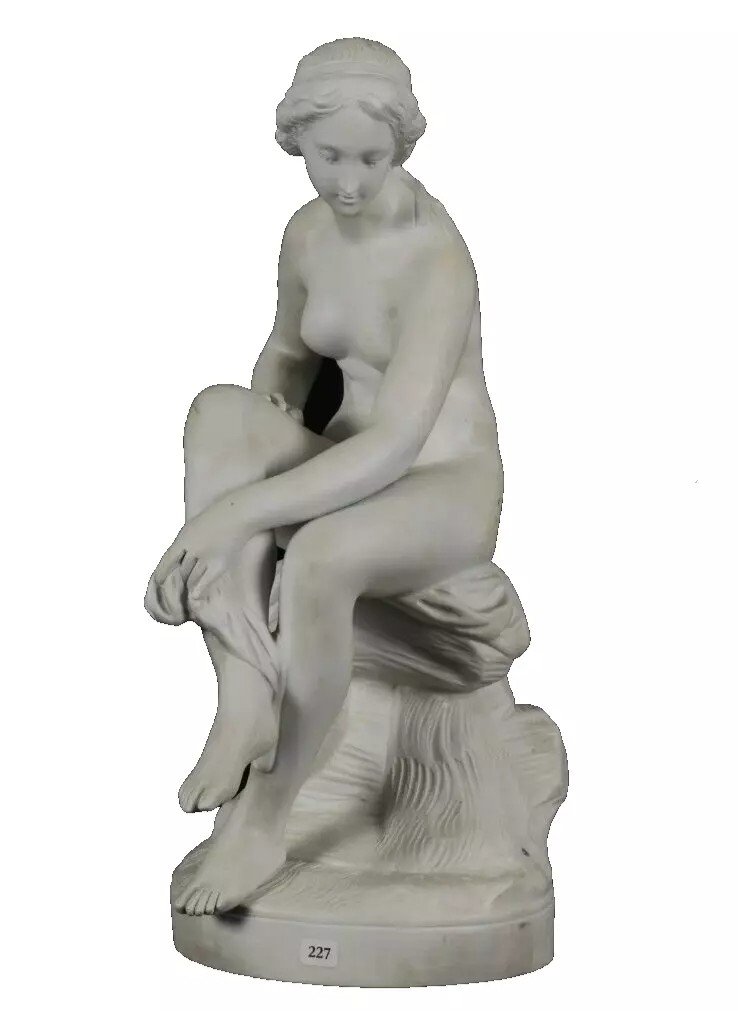 Sculpture Antique De Diane Au Bain