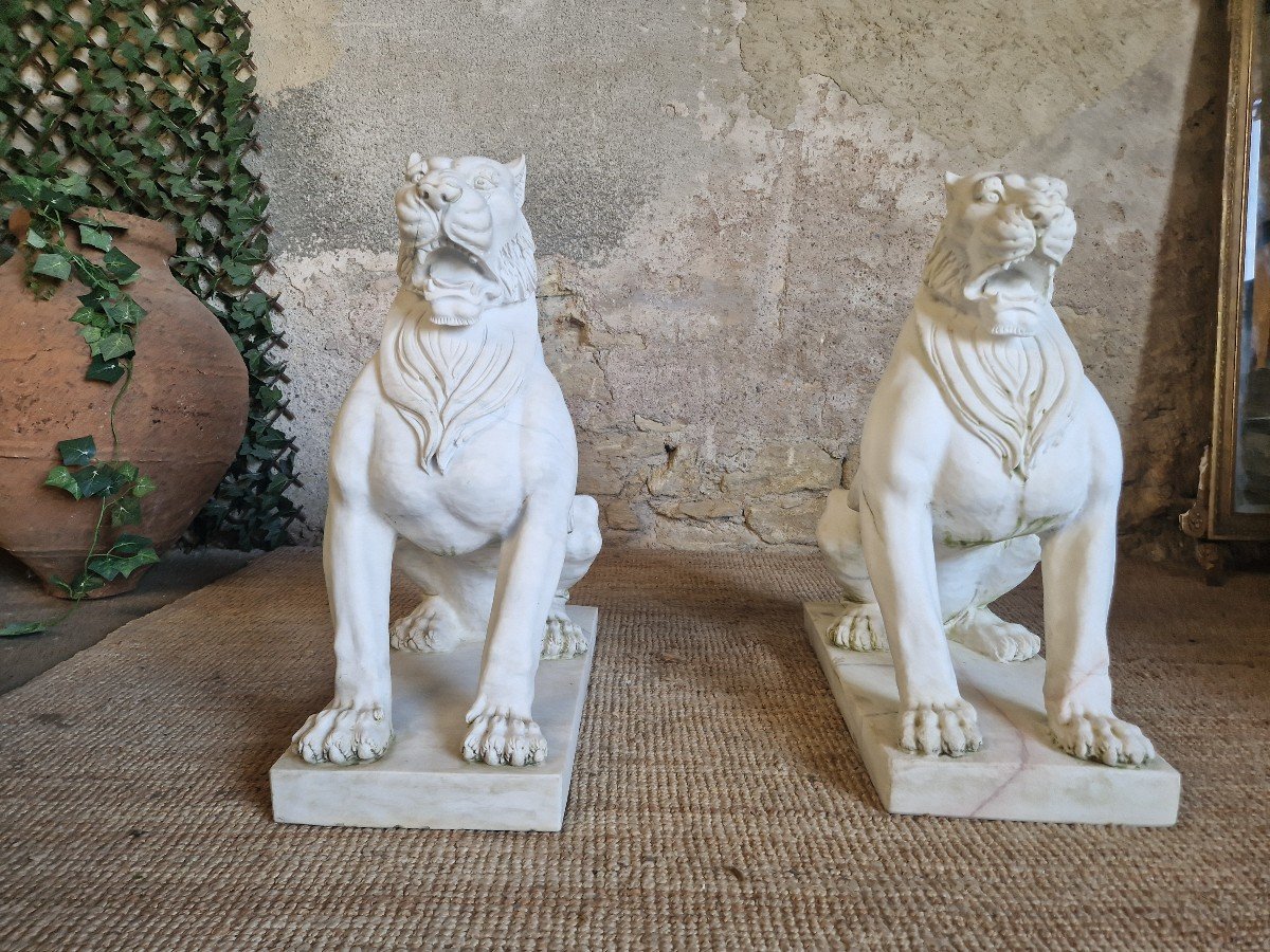 Paire De Statues De Lion En Marbre Antiques **très Lourdes**