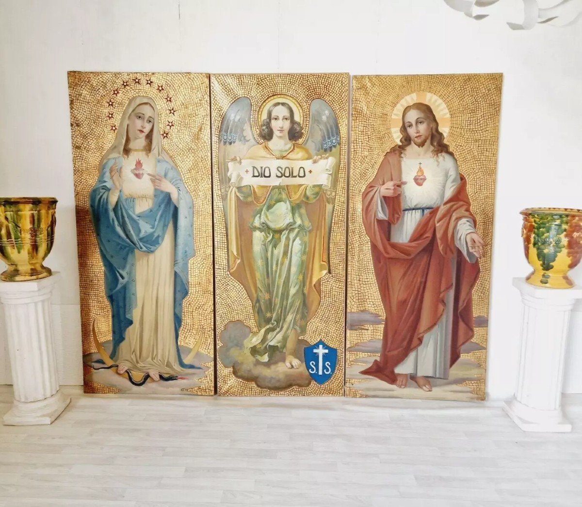 Triptych Of Religious Oil Paintings On A Golden Background 4995€