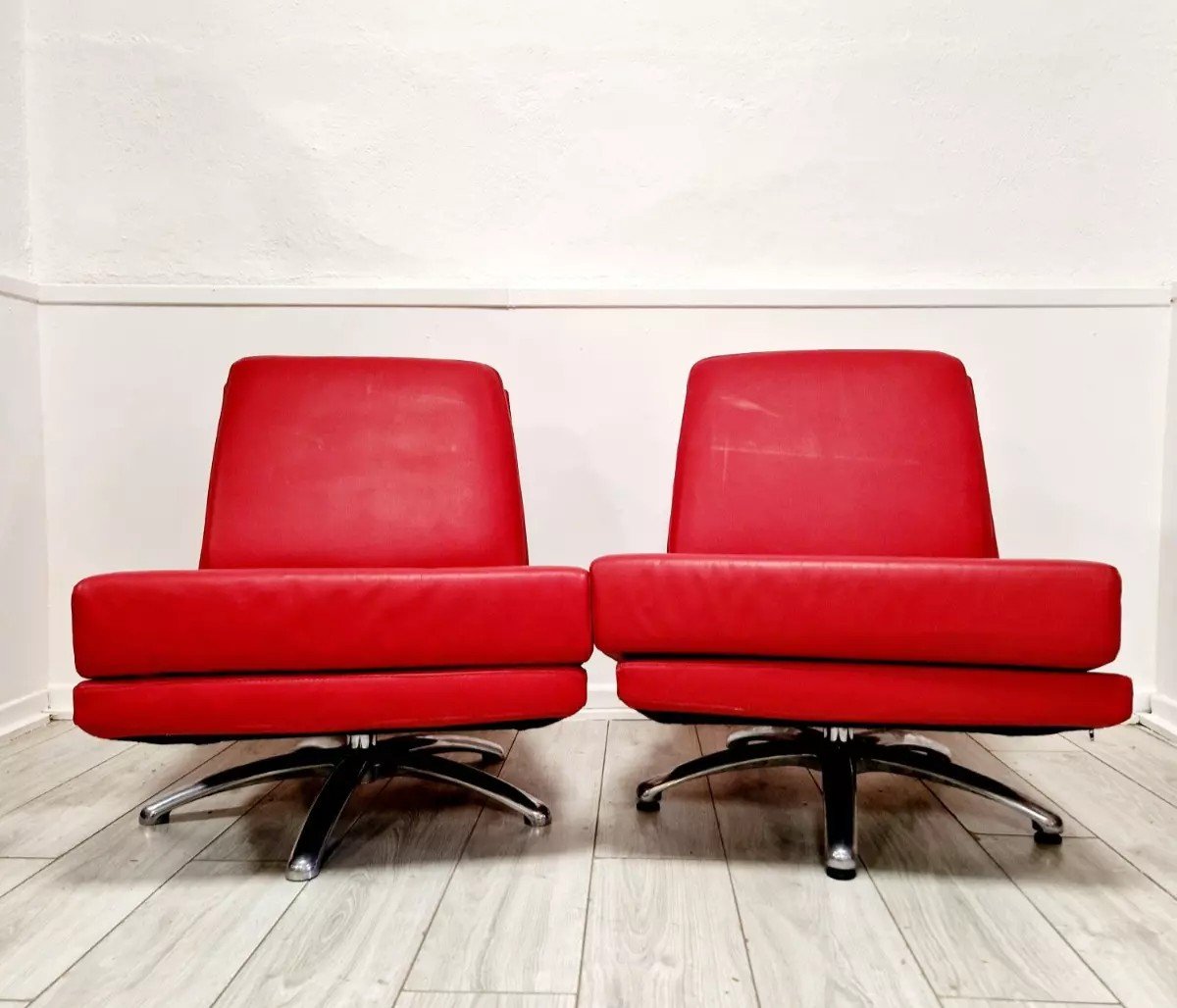 Pair Of Mid-century Style Breeze Swivel Chairs By Cajus Maelum For Fjords