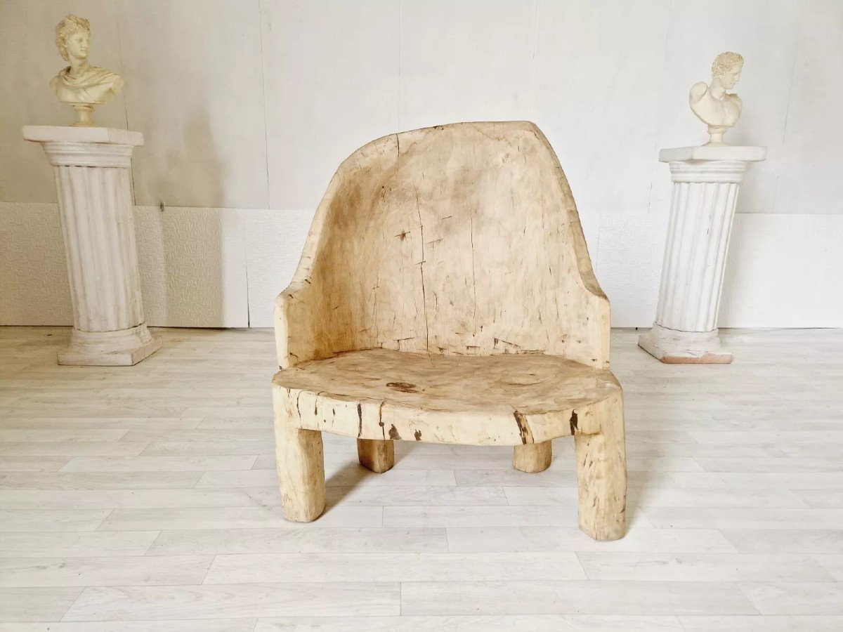 Chaise Brutaliste En Bois Massif Sculpté À La Main