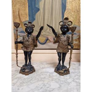 Paire De Statues De Chandeliers Anciens De Maure En Bronze