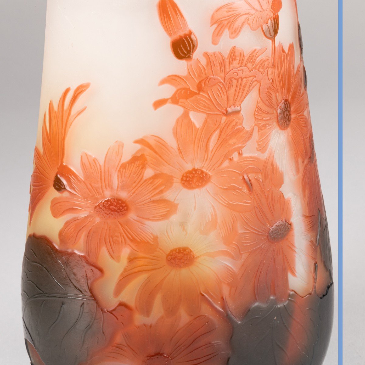 Emile Gallé (1846-1904), vase en verre multicouche aux Marguerites,  XXe-photo-3