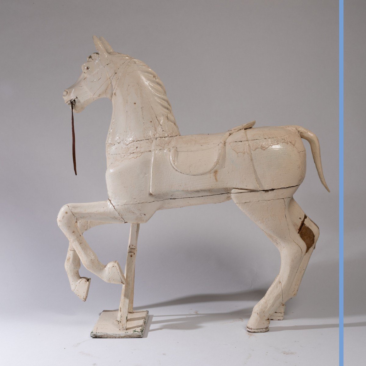 Cheval de manège en bois sculpté et laqué blanc, XXe-photo-4