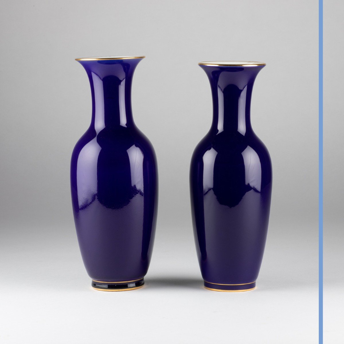 Manufacture de S&egrave;vres, deux vases balustre en porcelaine bleue et dor&eacute;e, XIXe-photo-3
