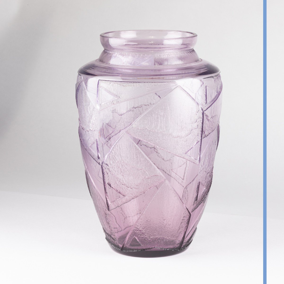 Daum-Nancy-France,  vase à épaulement en cristal taillé et gravé,  XXe-photo-2