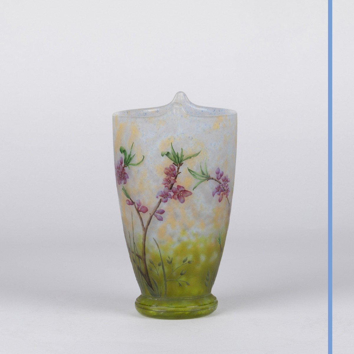 Daum Nancy, Vase en verre multicouche dà décor de fleurs fushias, XIXe-photo-3