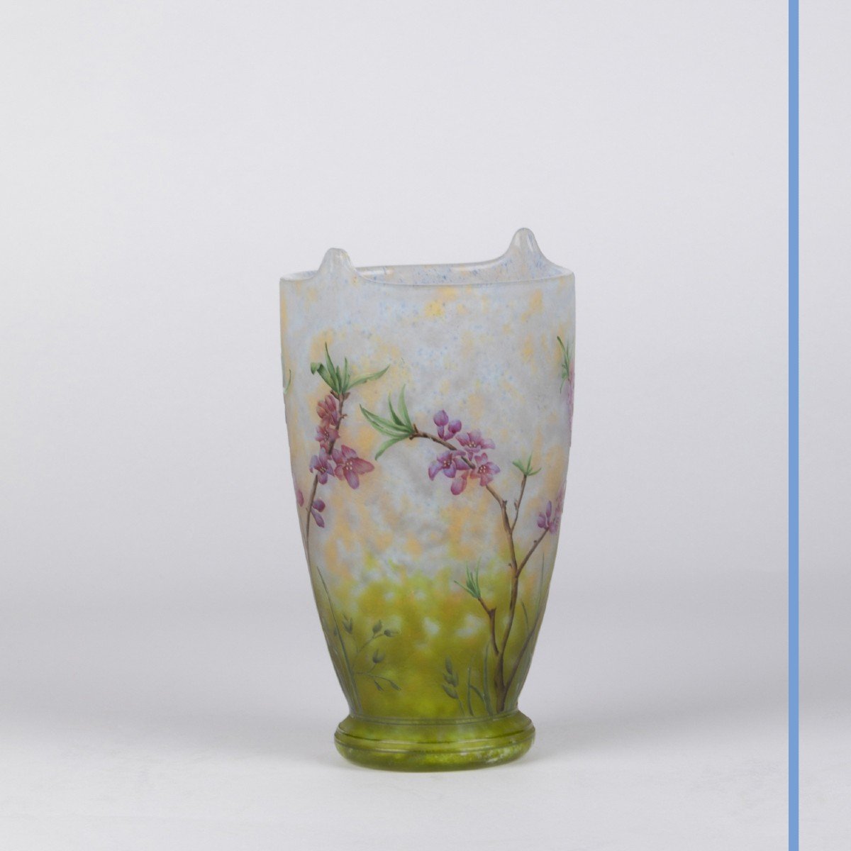 Daum Nancy, Vase en verre multicouche dà décor de fleurs fushias, XIXe-photo-4