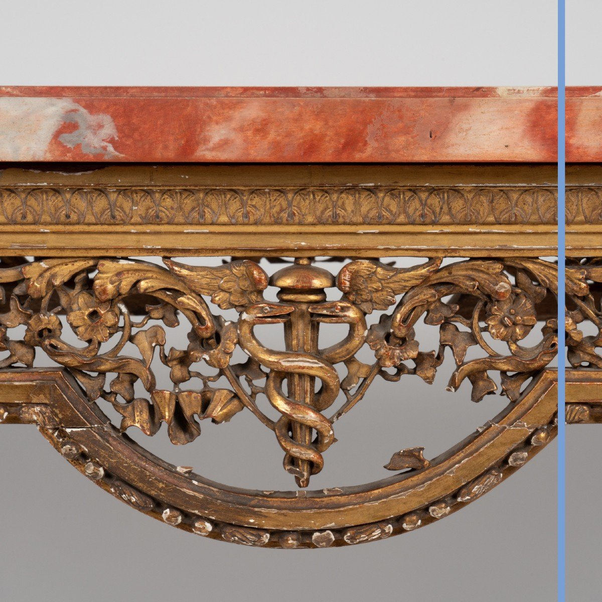 Table de milieu  en bois sculpté et doré de style Louis XVI, XIXe-photo-4