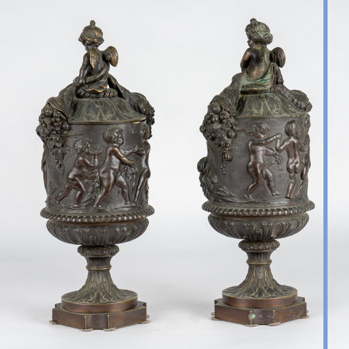 D&#039;apr&egrave;s Clodion (1738-1814), paire de vases couverts de forme M&eacute;dicis  en bronze, XIXe-photo-3