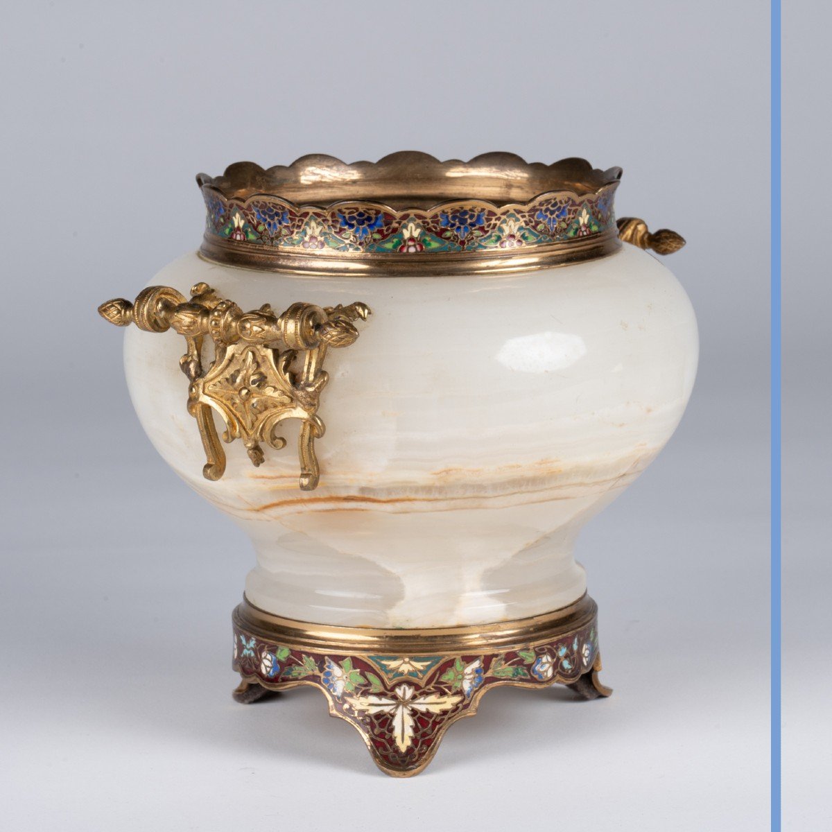Vase en onyx à monture en bronze doré à deux anses et émaux cloisonnés, XIXe-photo-2