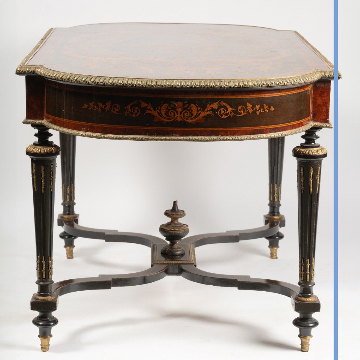 Table de milieu à riche décor marqueté d'époque Napoléon III, XIXe-photo-3