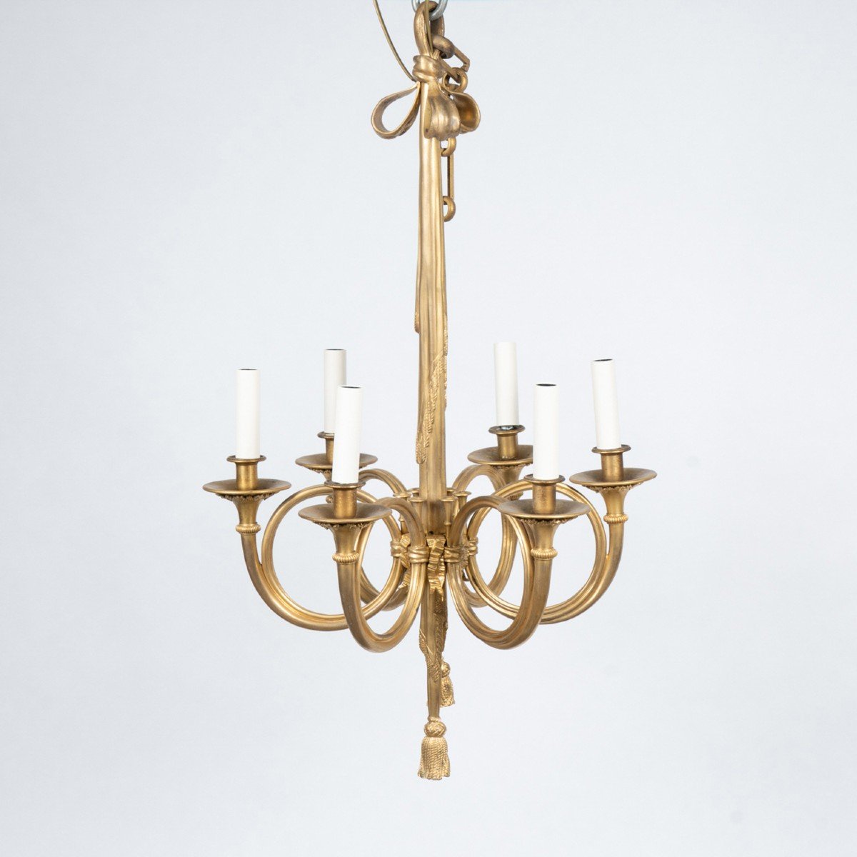 lustre à décor de cors de chasse à six bras de lumière en bronze doré, XIXe