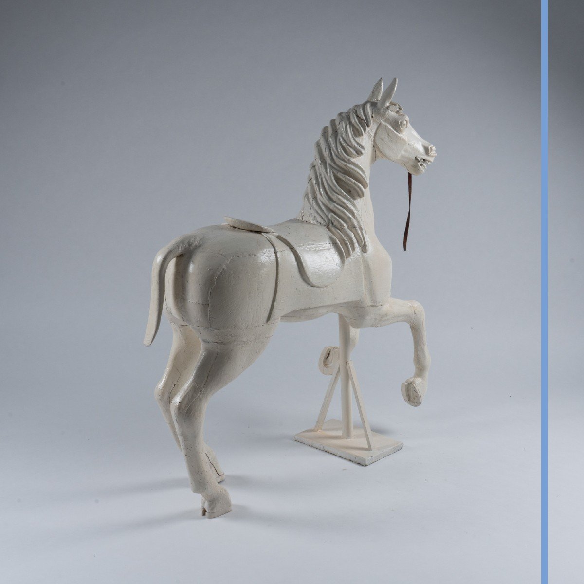 Cheval de manège en bois sculpté et laqué blanc, XXe-photo-3