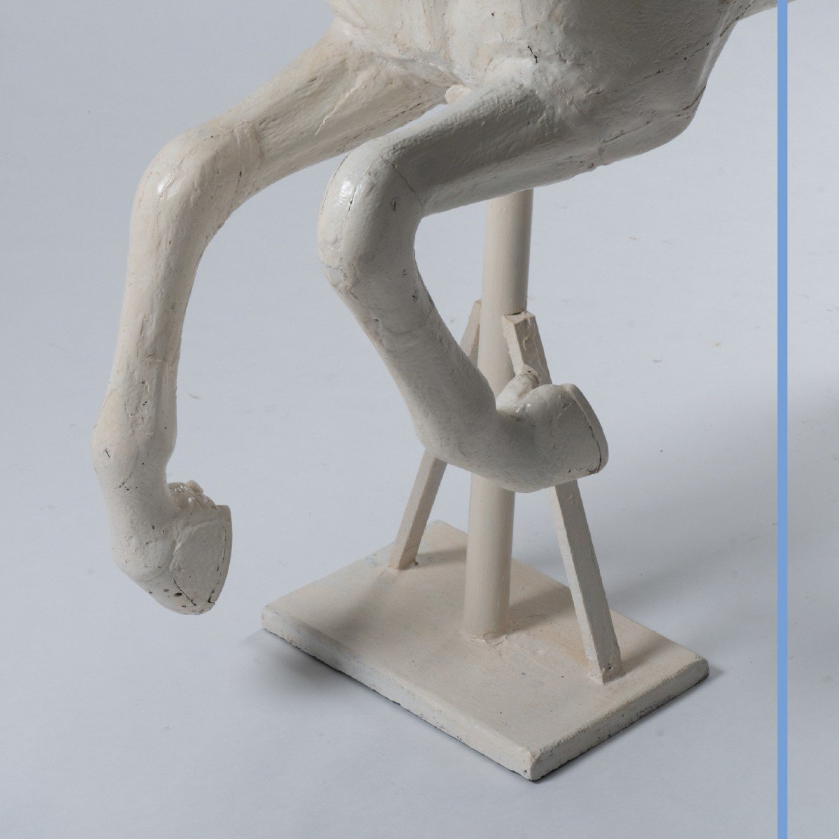 Cheval de manège en bois sculpté et laqué blanc, XXe-photo-3