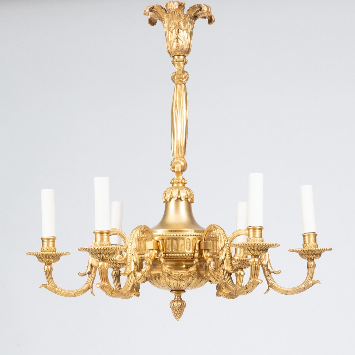 Lustre en bronze dor&eacute; &agrave; 6 bras de lumi&egrave;res, XIXe