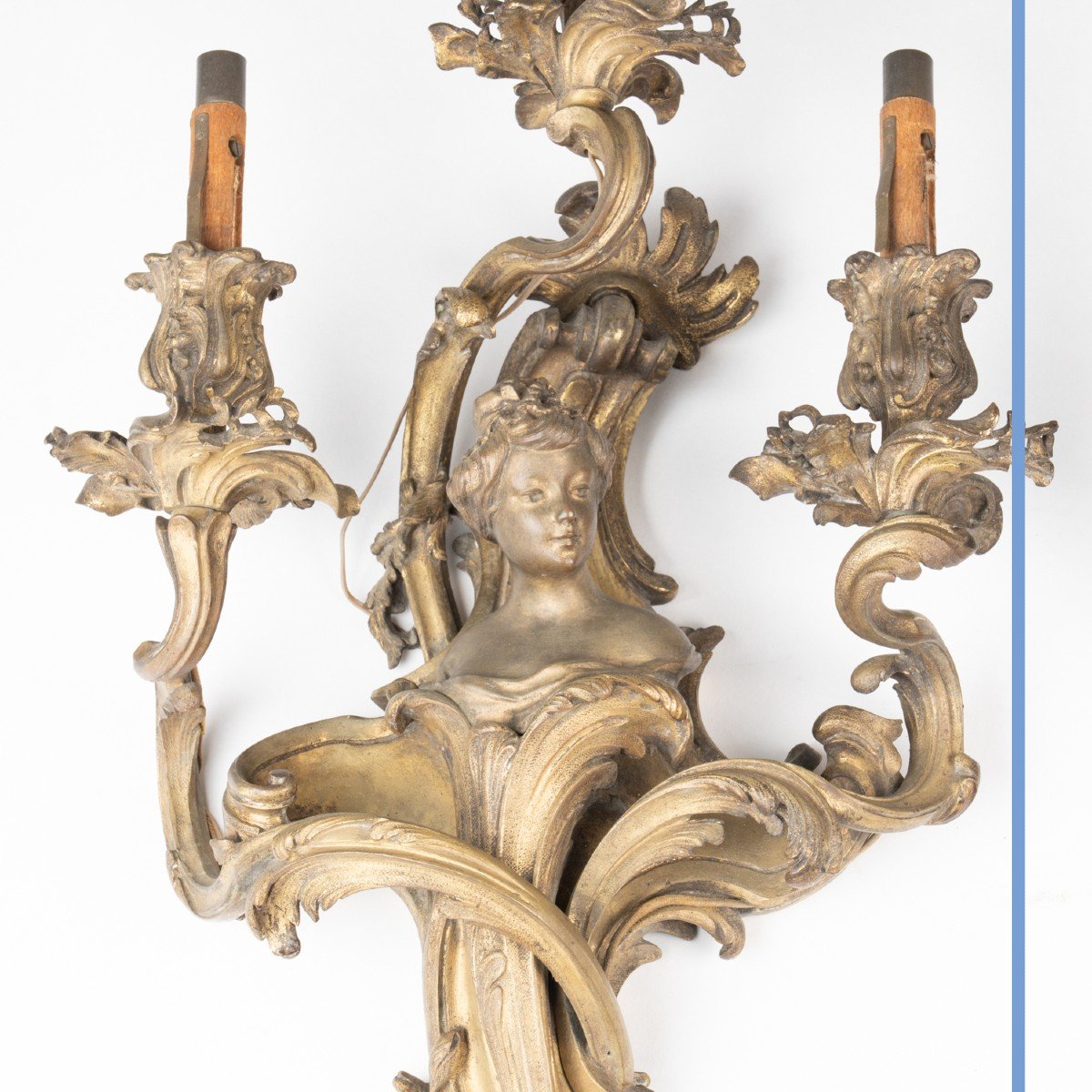 Pair Of Gilt Bronze Wall Lights With Elegant Details, 19th Century-photo-3