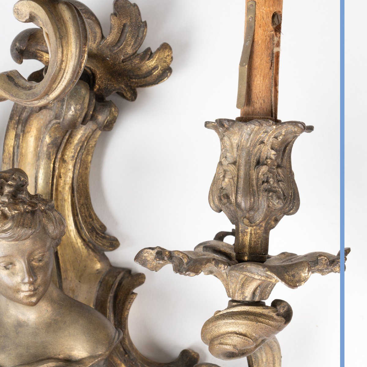 Pair Of Gilt Bronze Wall Lights With Elegant Details, 19th Century-photo-2