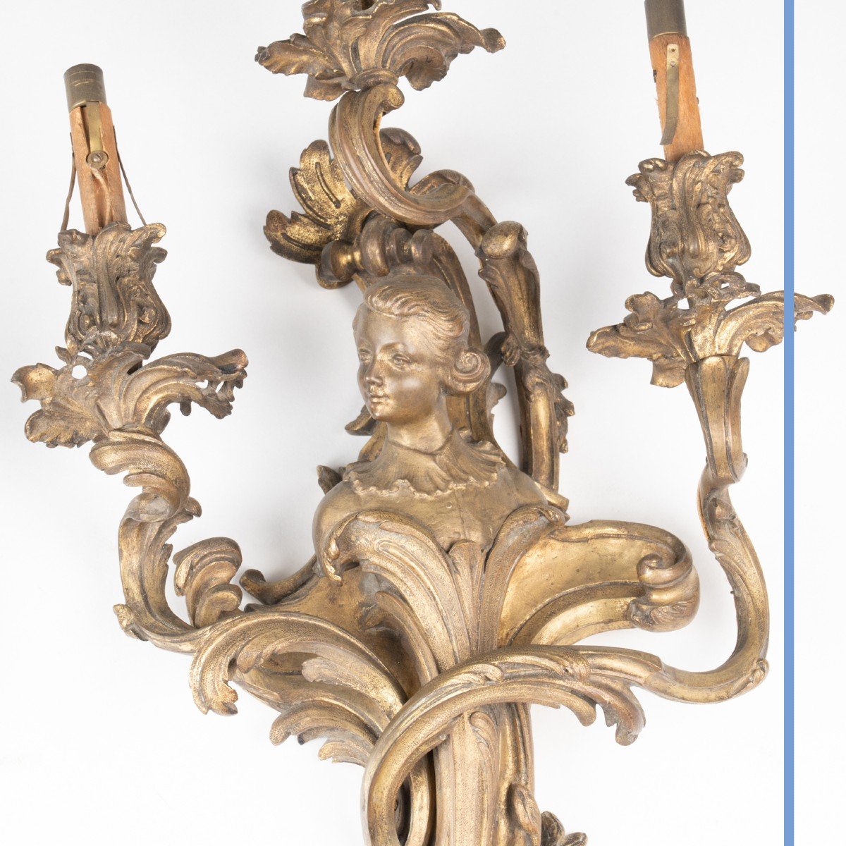 Pair Of Gilt Bronze Wall Lights With Elegant Details, 19th Century-photo-3