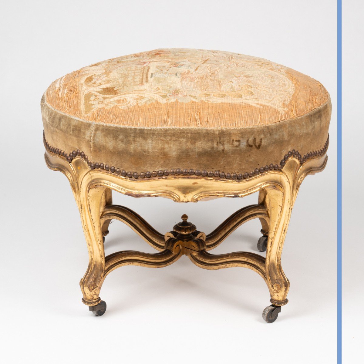 Large tabouret rond de style Louis XV en bois et stuc doré, XIXe-photo-1