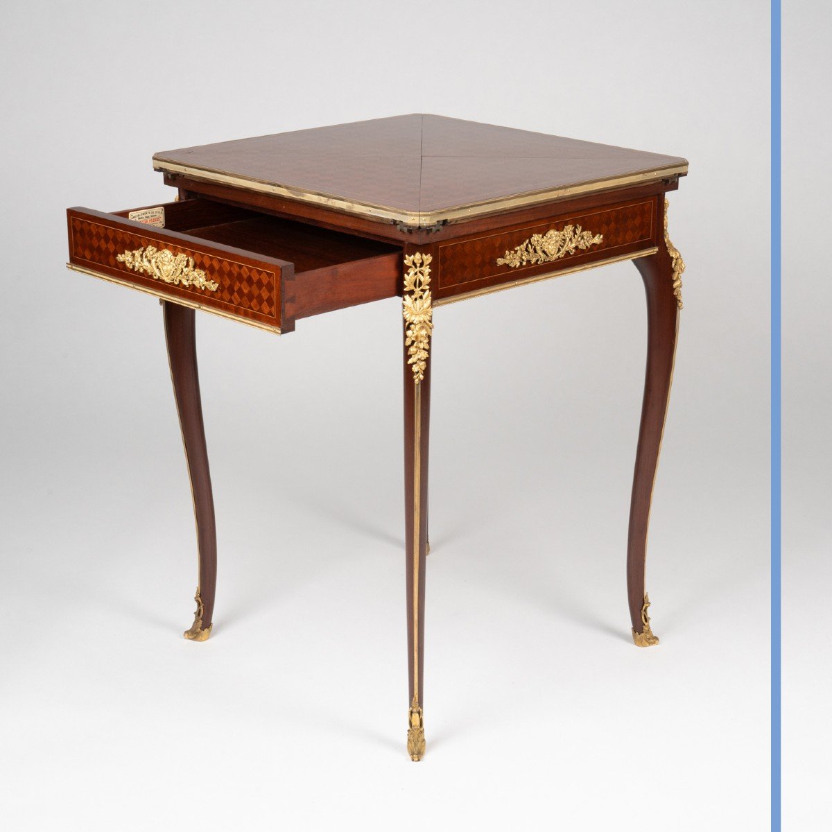 Mercier Frères, table à jeu en marqueterie et bronze doré de style Louis XV, XIXe-photo-3