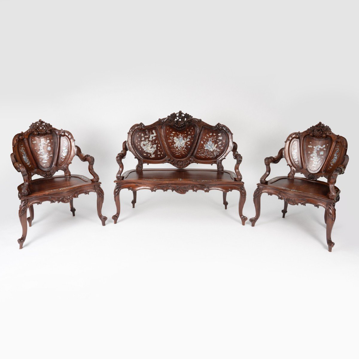 Mobilier de salon Indochinois en bois exotique incrusté de nacre, 1900