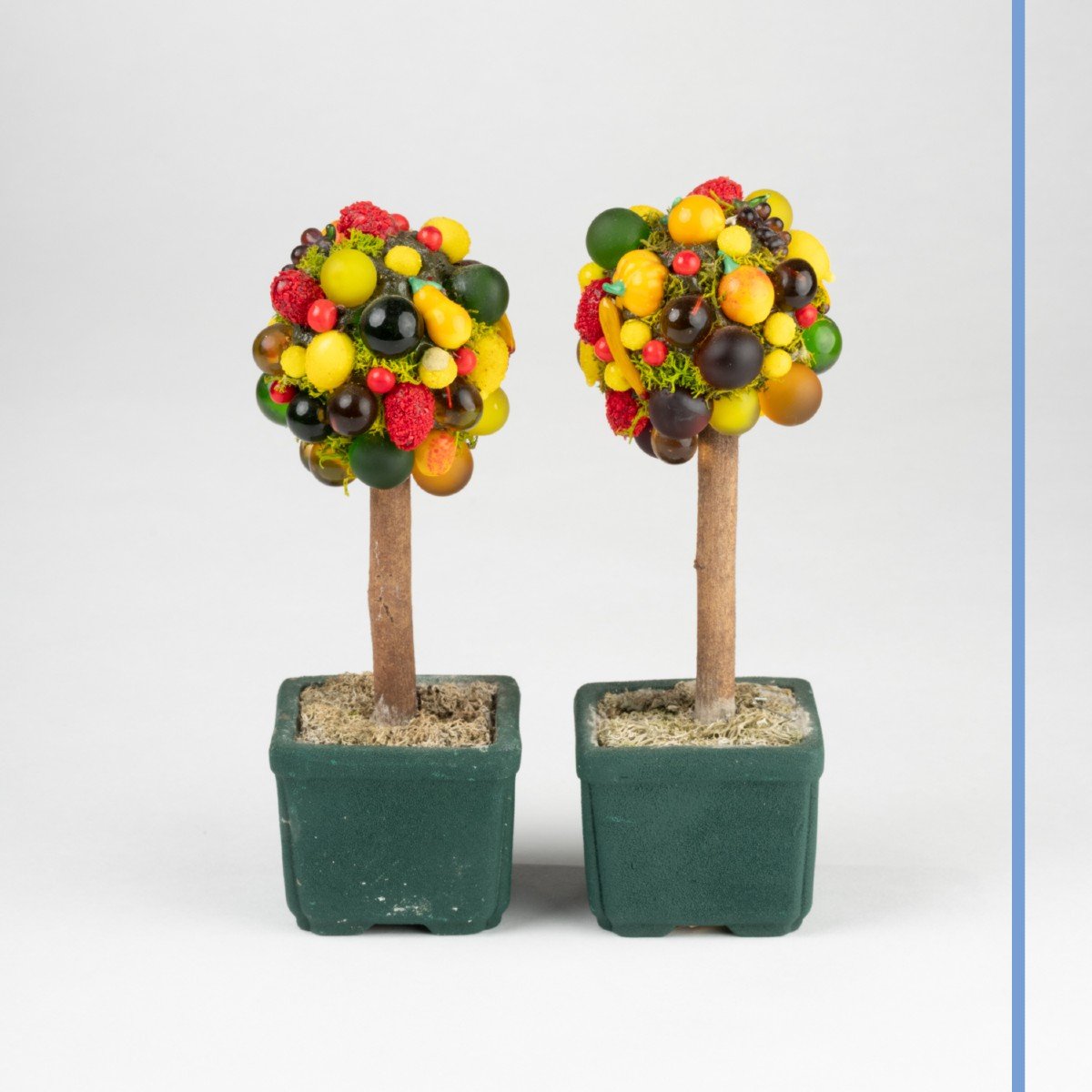 Deux paires de petits arbres décoratifs aux fruits en verre, XXe-photo-4