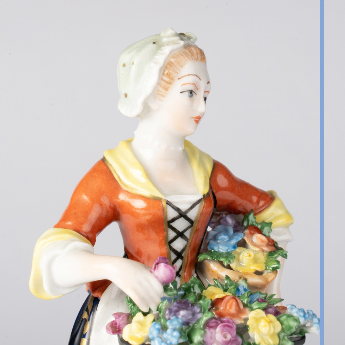 La marchande de fleurs, sujet en porcelaine, XIXe-photo-4