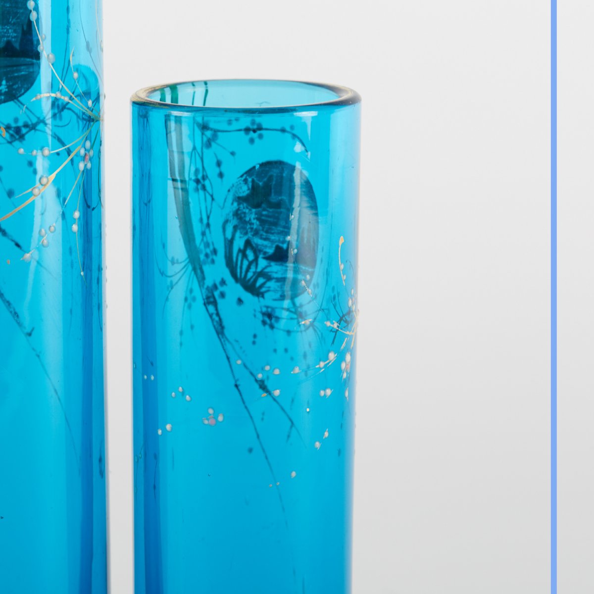 Soliflore  en verre bleu et émail polychrome sur monture en bronze ciselé, XXe -photo-5