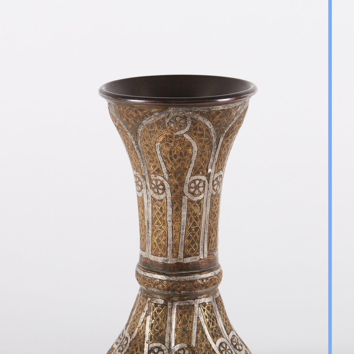 Paire de vases en métal argenté et doré gravé, Syrie, XIXe-photo-2